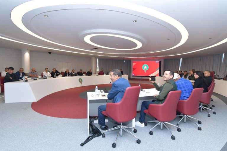 الأندية تشيد بتنظيم ولوج الصحافيين وتقدم ملاحظات لتحسين العملية