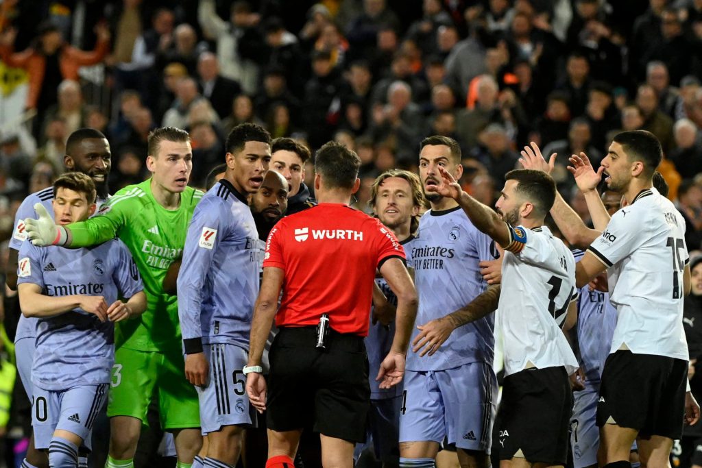 الإعلان عن موعد مباراة ريال مدريد وفالنسيا المؤجلة