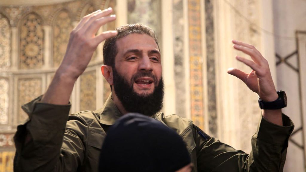 الجولاني يكشف عن زيادة الرواتب في سوريا بنسبة 400%