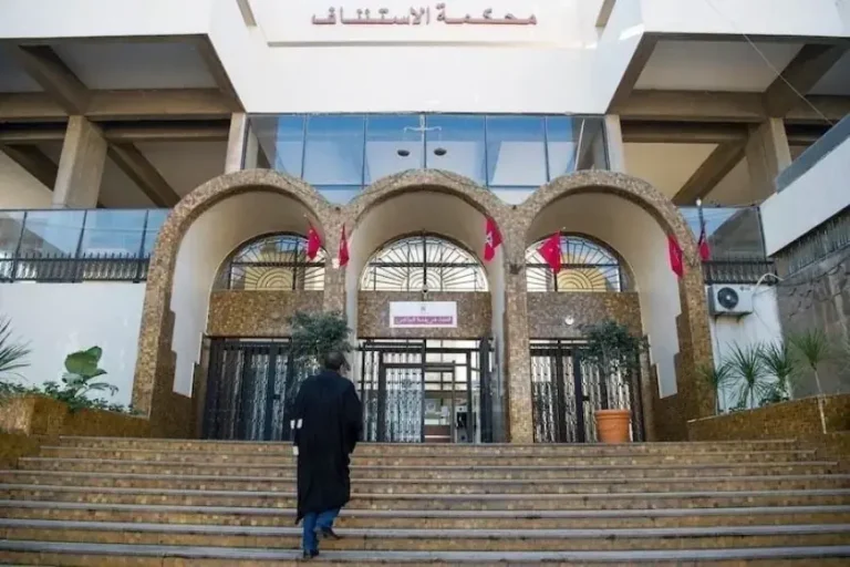 الحكم على “ع بودريقة”  والموثق بست سنوات نافذة في قضية السطو العقاري