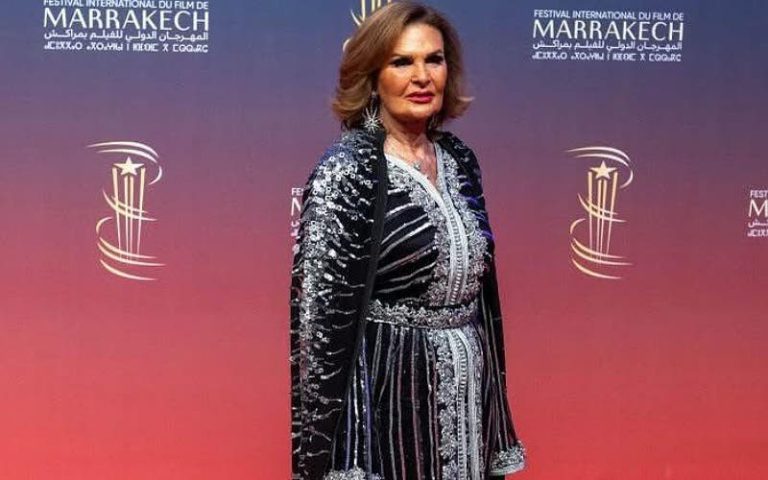 النجمة المصرية يسرى تتألق بالقفطان المغربي بمهرجان الفيلم بمراكش