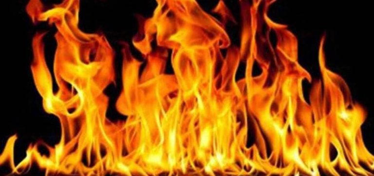 واقعة مأساوية في طنجة.. شاب مضطرب نفسيًا يشعل النار في منزل عائلته