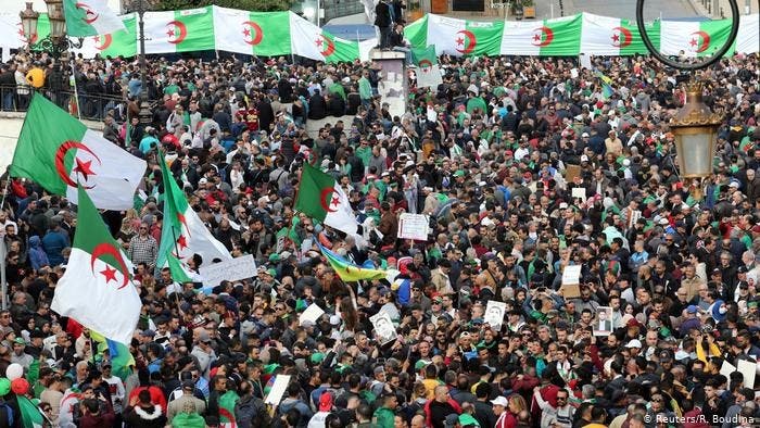 حفيظ الدراجي يتبرأ من النظام العسكري الجزائري ويعلن تخوفه من مستقبل البلاد