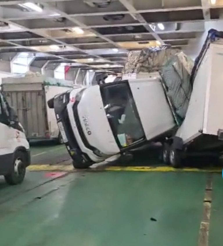 خسائر مادية فادحة على متن رحلة بحرية بين الجزيرة الخضراء والمتوسطي