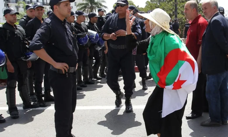 صحيفة الشروق وتاريخ الجزائر.. تفرقة وتزييف صحيفة الشروق وتاريخ الجزائر.. تفرقة وتزييف
