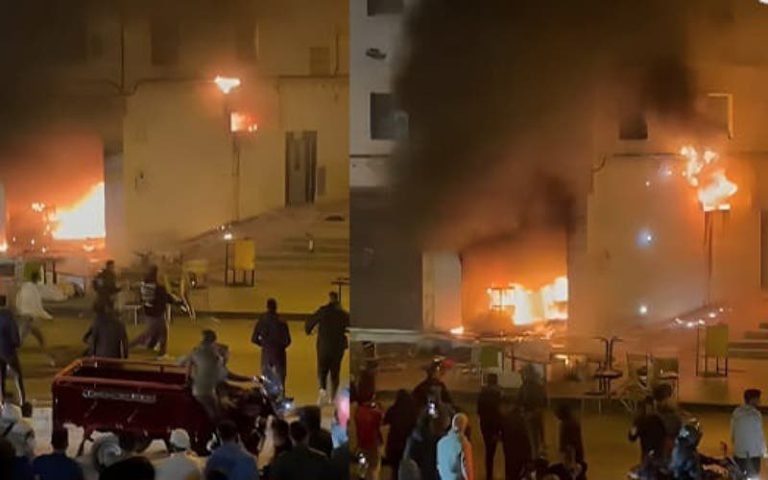 فاس.. إندلاع حريق في محل للمأكولات السريعة فاس.. إندلاع حريق في محل للمأكولات السريعة
