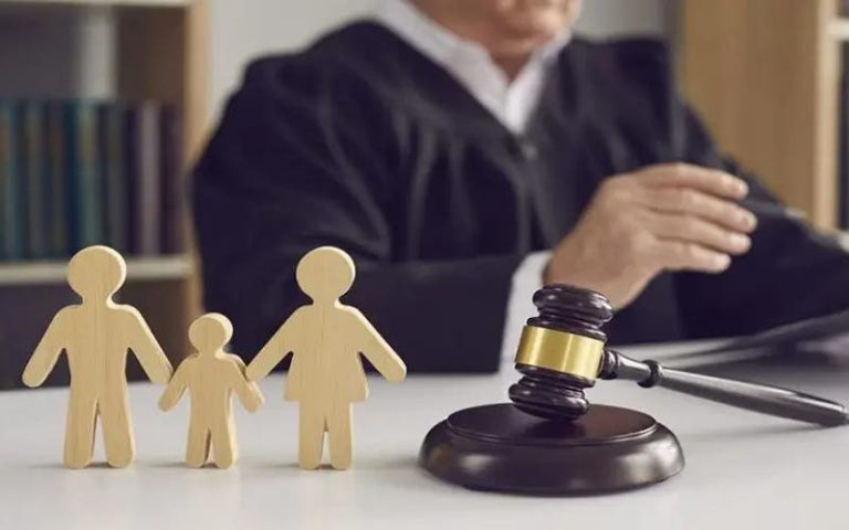 مستجدات مدونة الأسرة.. بقاء حضانة المطلقة على أولادها بالرغم من زواجها