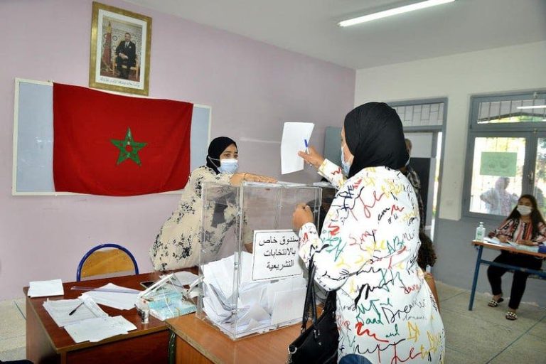 نساء ضد نساء… عائق الدعم في السياسة