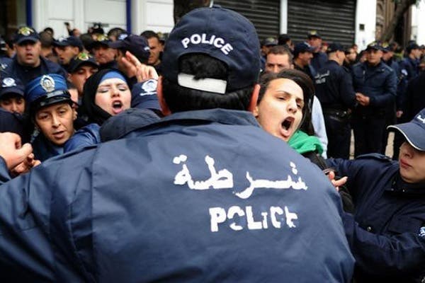 نظام الكابرانات في الجزائر.. أزمات داخلية ونذير سقوط محتمل نظام الكابرانات في الجزائر.. أزمات داخلية ونذير سقوط محتمل