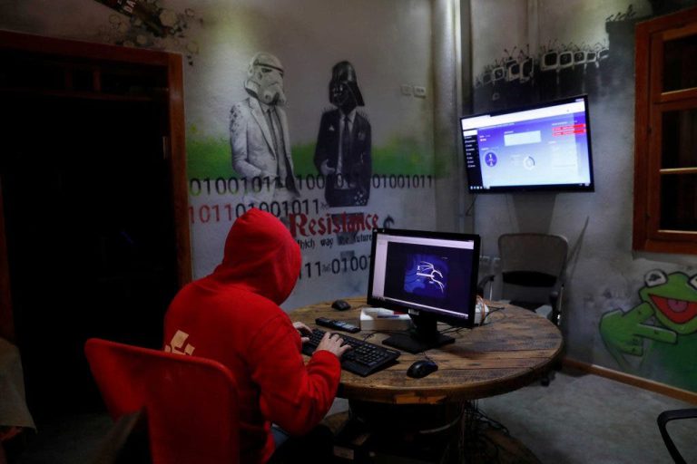 “هاكرز مسابقة المليون”.. سرقة حسابات بنكية بمكيدة الجوائز الوهمية