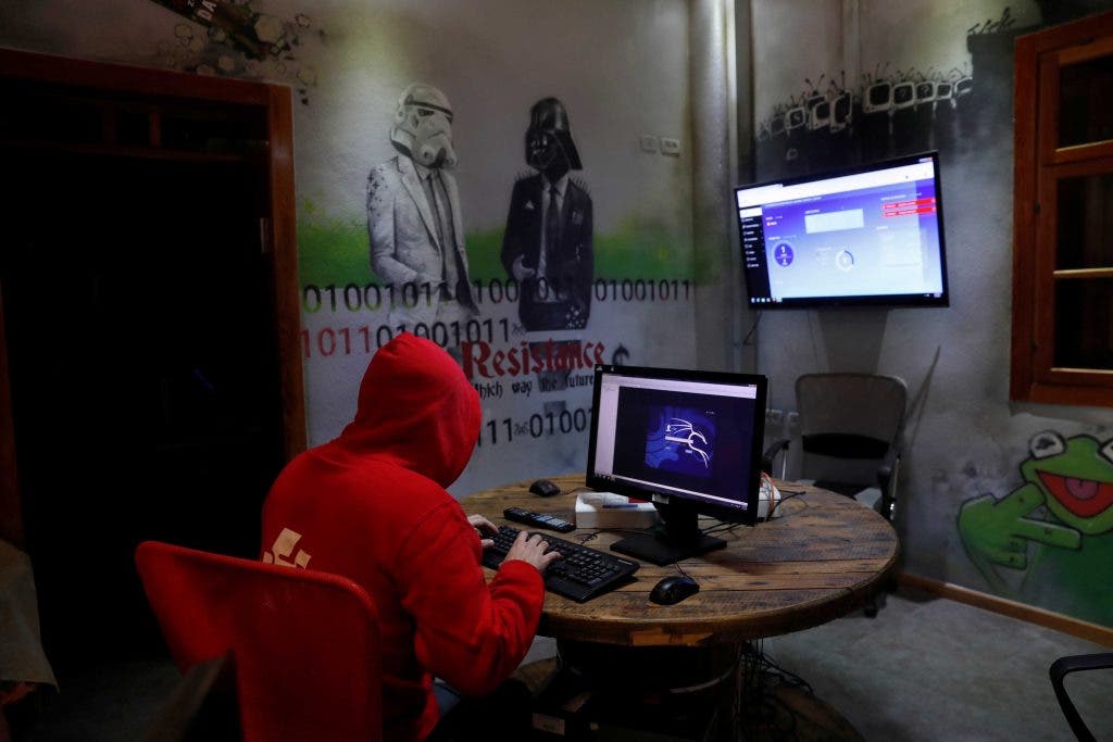 “هاكرز مسابقة المليون”.. سرقة حسابات بنكية بمكيدة الجوائز الوهمية