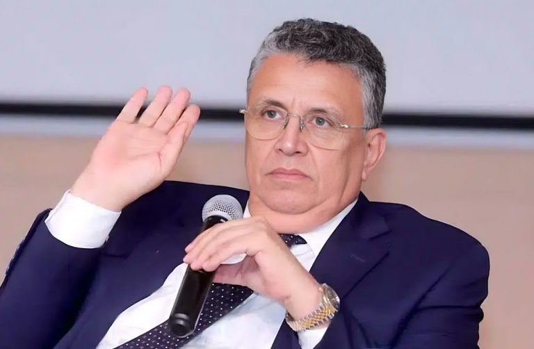 وهبي: “كاين لي عندو أفكار سطحية و محدودة و كايناقش العلمانية في المقاهي”