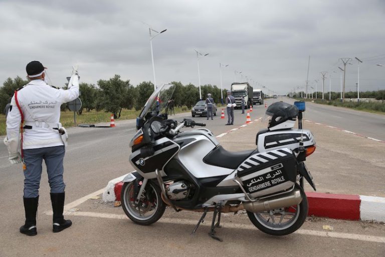 الدرك الملكي يوقف شاحنة محملة برخويات مهربة قرب الداخلة