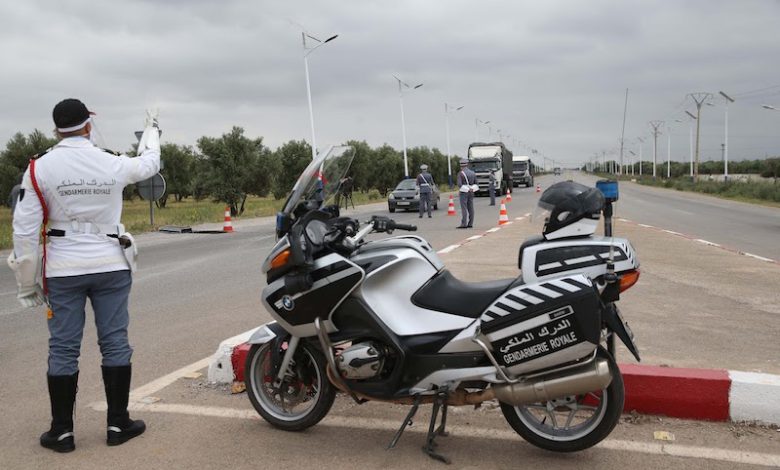 الدرك الملكي يوقف شاحنة محملة برخويات مهربة قرب الداخلة الدرك الملكي يوقف شاحنة محملة برخويات مهربة قرب الداخلة