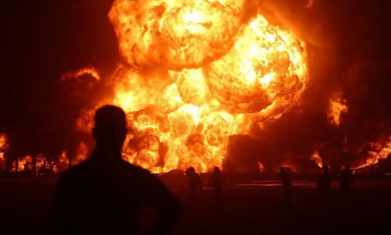حريق في مصفاة نفطية في كاليفورنيا يُصيب 6 أشخاص وتوجيهات للمواطنين بالاحتماء حريق في مصفاة نفطية في كاليفورنيا يُصيب 6 أشخاص وتوجيهات للمواطنين بالاحتماء