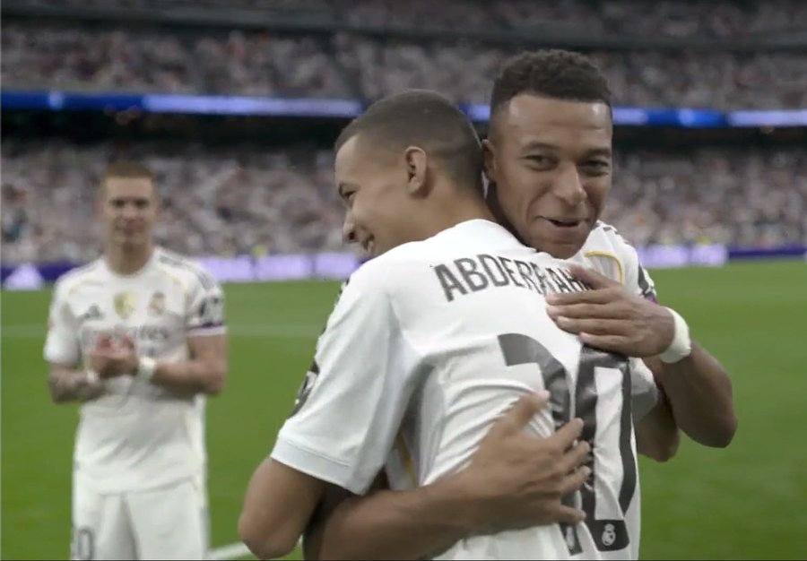 ريال مدريد يفوز على إٍسبانيول بثنائية في مباراة عرفت تكريم أوحيدا