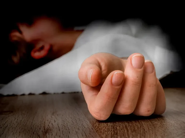 مراهق “يعود للحياة” فجأة أثناء جنازته