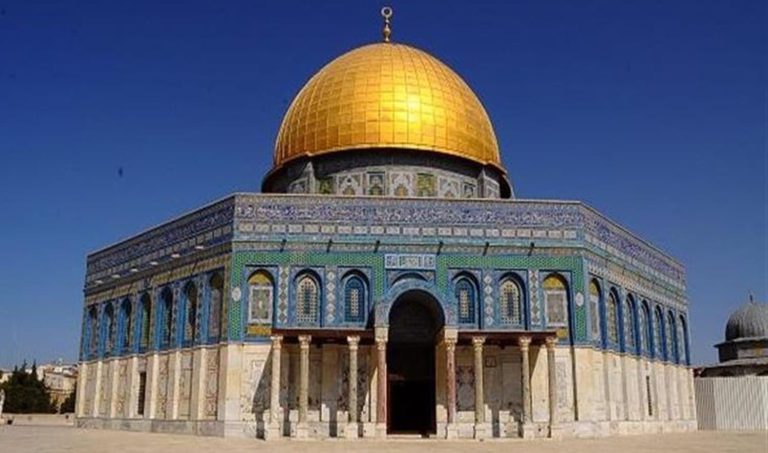إسرائيل تمنع خطيب المسجد الأقصى من دخوله أسبوعا