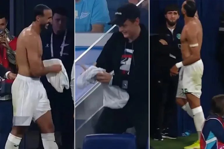لاعب تونسي يُطرد ويُهدي قميصه لمشجع… ثم يعود للمباراة ويستعيد قميصه!