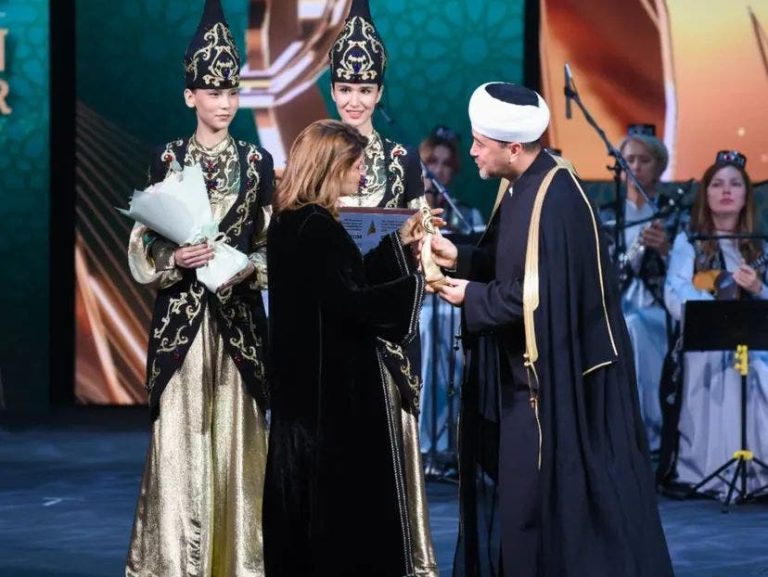 المخرجة المغربية ليلى التريكي تتوج بجائزة خاصة في مهرجان قازان السينمائي