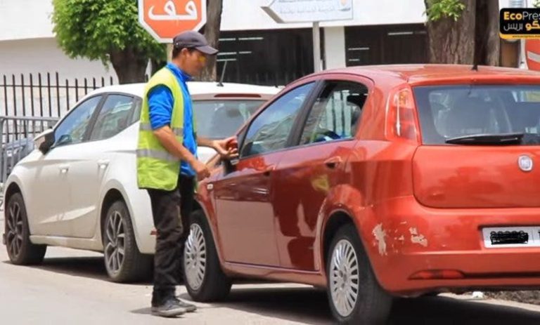 في ظل تنامي الظاهرة.. “حقوق المستهلك” تطالب بتنظيم “مهنة” حراس السيارات