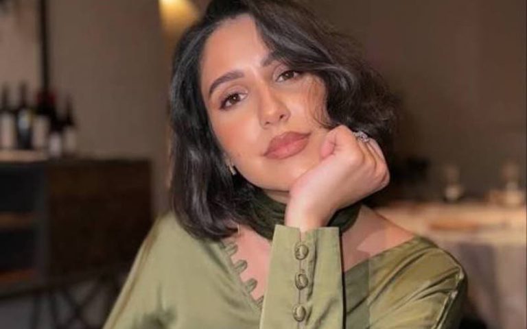 روعة بيوتي تطمئن متابعيها وتوضح: “أنا مع عائلتي بخير” – صورة