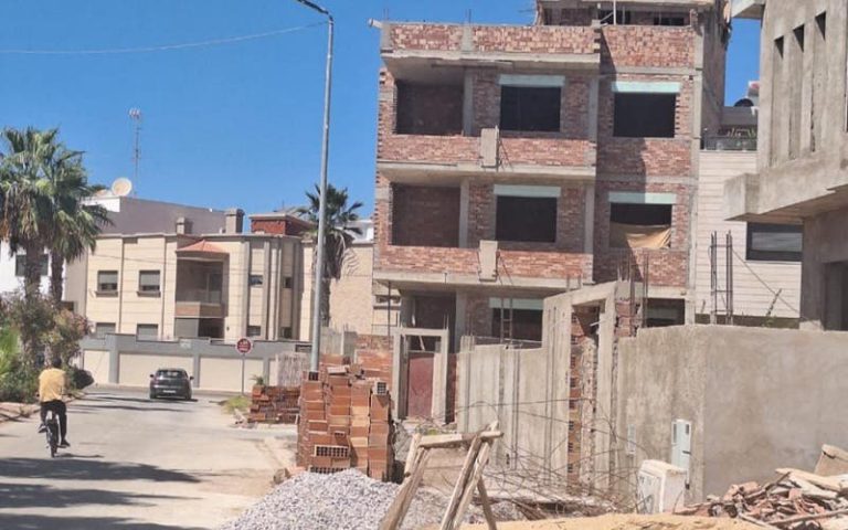 جدل عمراني بالناظور.. الساكنة تشتكي ومارشيكا تتحمل المسؤولية