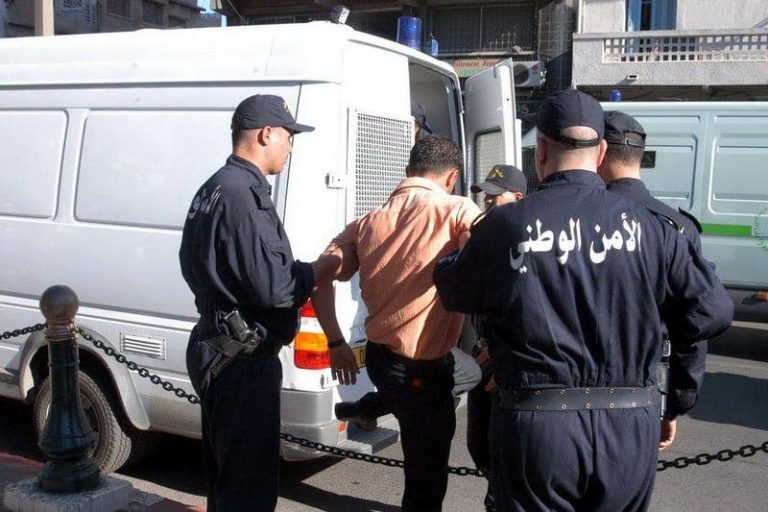 النظام الجزائري يحبط هجرة 12 شاباً بشواطئ بجاية ويحوّلهم إلى “مجرمين” بتهم ملفقة