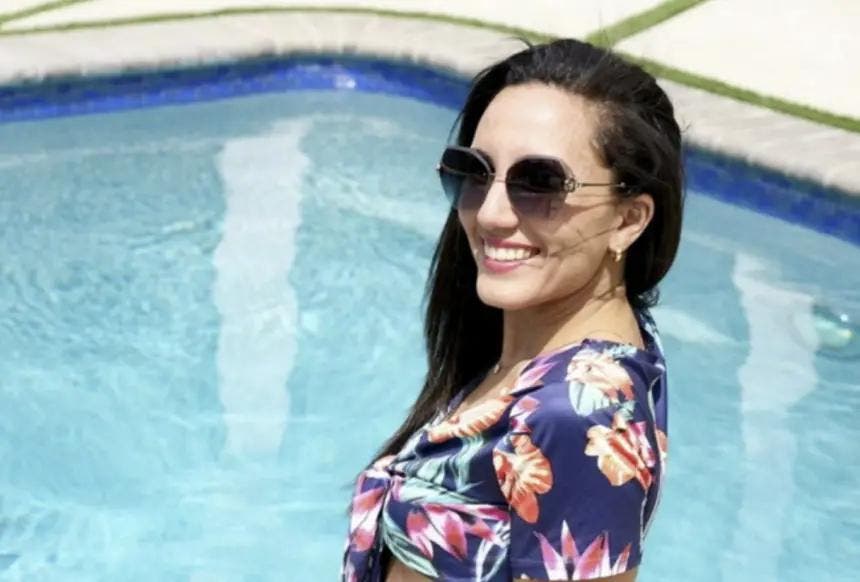 رجاء الشرايبي.. مغربية تحوّل مسبح منزلها إلى إمبراطورية عقارية في لوس أنجلوس