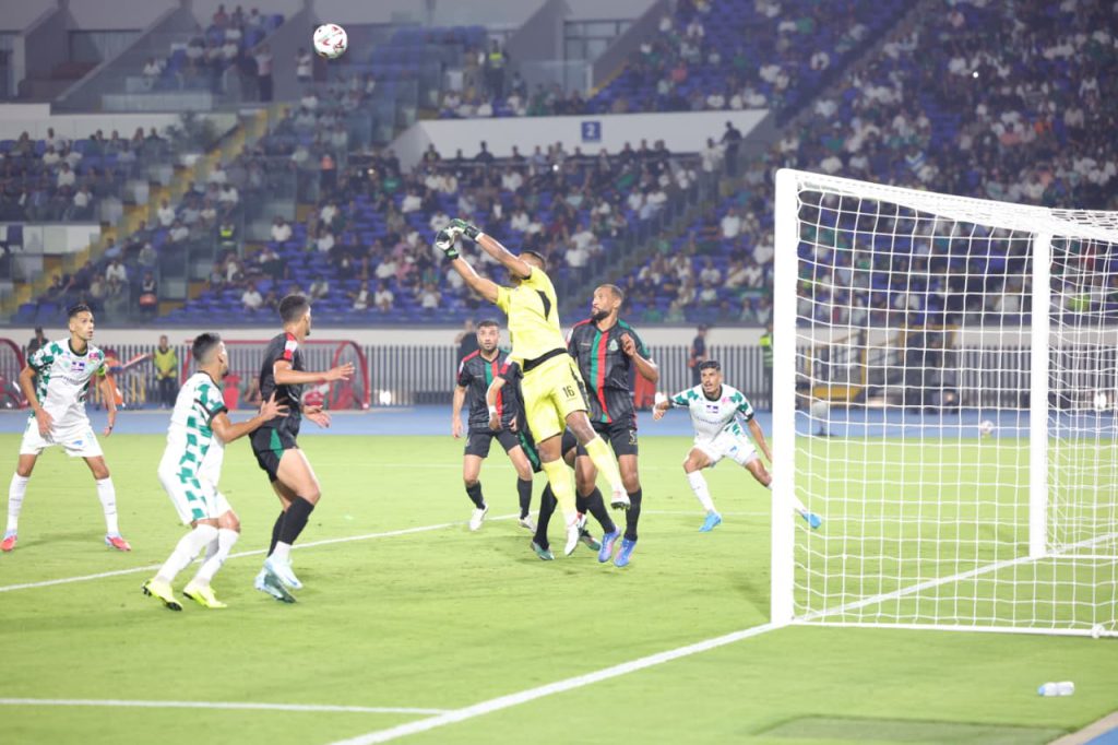 التعادل يحسم كلاسيكو الرجاء الرياضي والجيش الملكي في البطولة الاحترافية