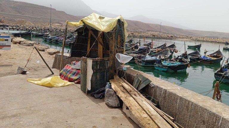 سيدي إفني.. إشكاليات تحويل موقع رسو قوارب الصيد تُرهق البحارة