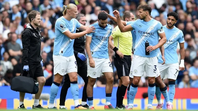 إصابة قوية تبعد آيت نوري عن مانشستر سيتي والمنتخب الجزائري لـ 5 أسابيع
