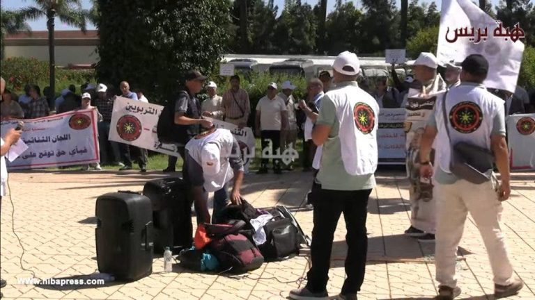 المتصرفون التربويون ضحايا الترقيات يُصعّدون باعتصام مفتوح أمام وزارة التربية الوطنية