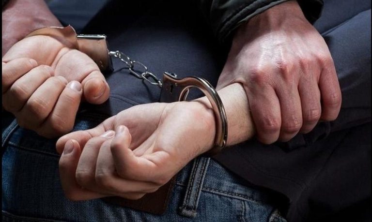 فضيحة “صندوق عصير” تُطيح بضباط في وزارة الداخلية العراقية (فيديو)