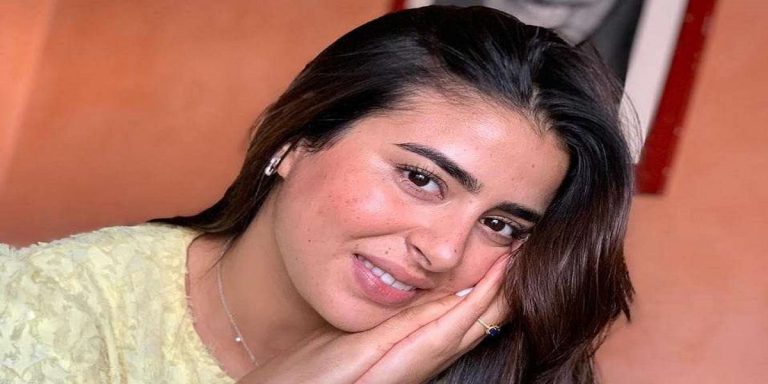 ساندية تاج الدين تشرح المشهد الأكثر إثارة في مسرحية “التخرشيش”