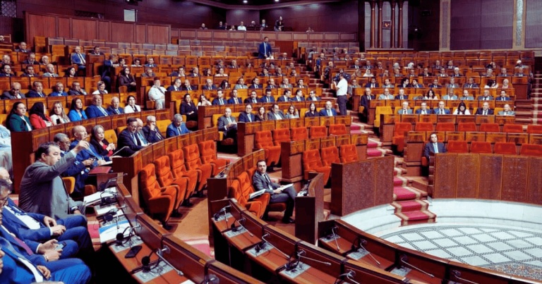 هيئات نقابية صحافية تحتج وتطالب أخنوش بسحب مشروع قانون المجلس الوطني للصحافة